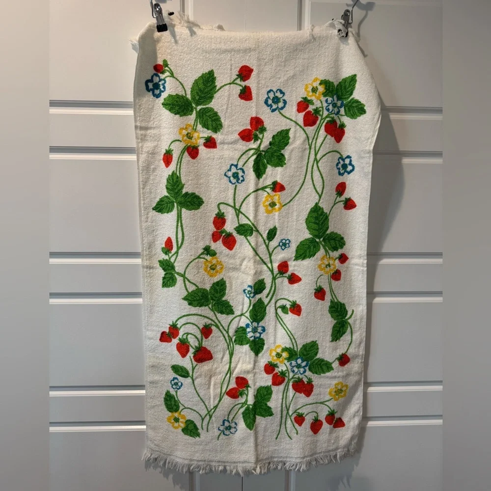 RARE Vintage Cannon Monticello Terry Cotton Strawberry Print Set Bath Towel